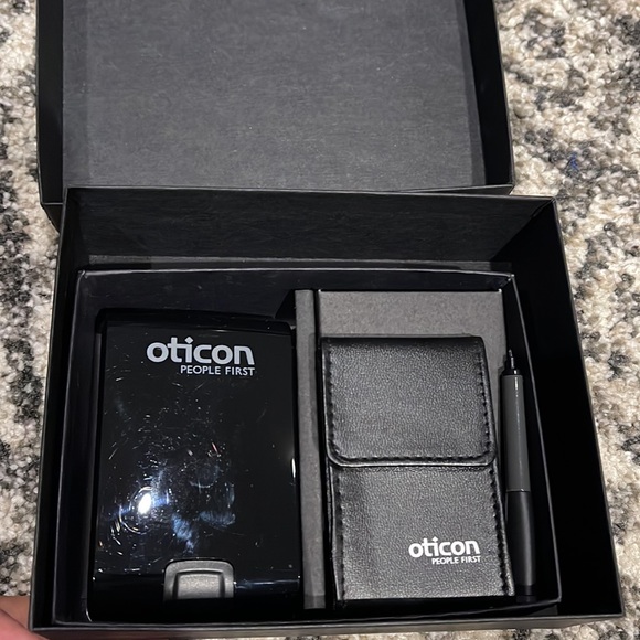 Oticon people first Hearing aid model Ria 2. Comes with cleaning aid - Picture 7 of 10